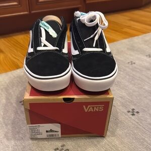 Vans Unisex Black/White Suede Old Skool Sneakers - Size 10.5M/12W- NWT